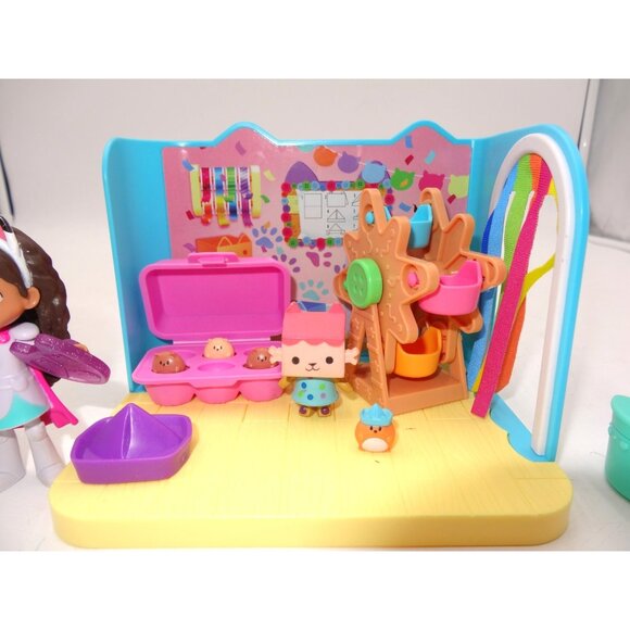 Gabby's Dollhouse, Baby Box Cat Craft-A-Riffic Room Exclusive Figure and Dragon - Picture 4 of 14